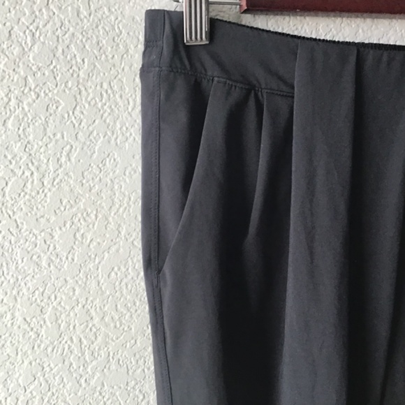 Lululemon Go Keepsake Jogger Pleated Tapered Elastic Waist Office Black Pant 6 - Picture 6 of 10